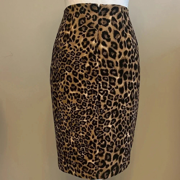 ⭐️WHBM leopard skirt sz 2 - Picture 3 of 4